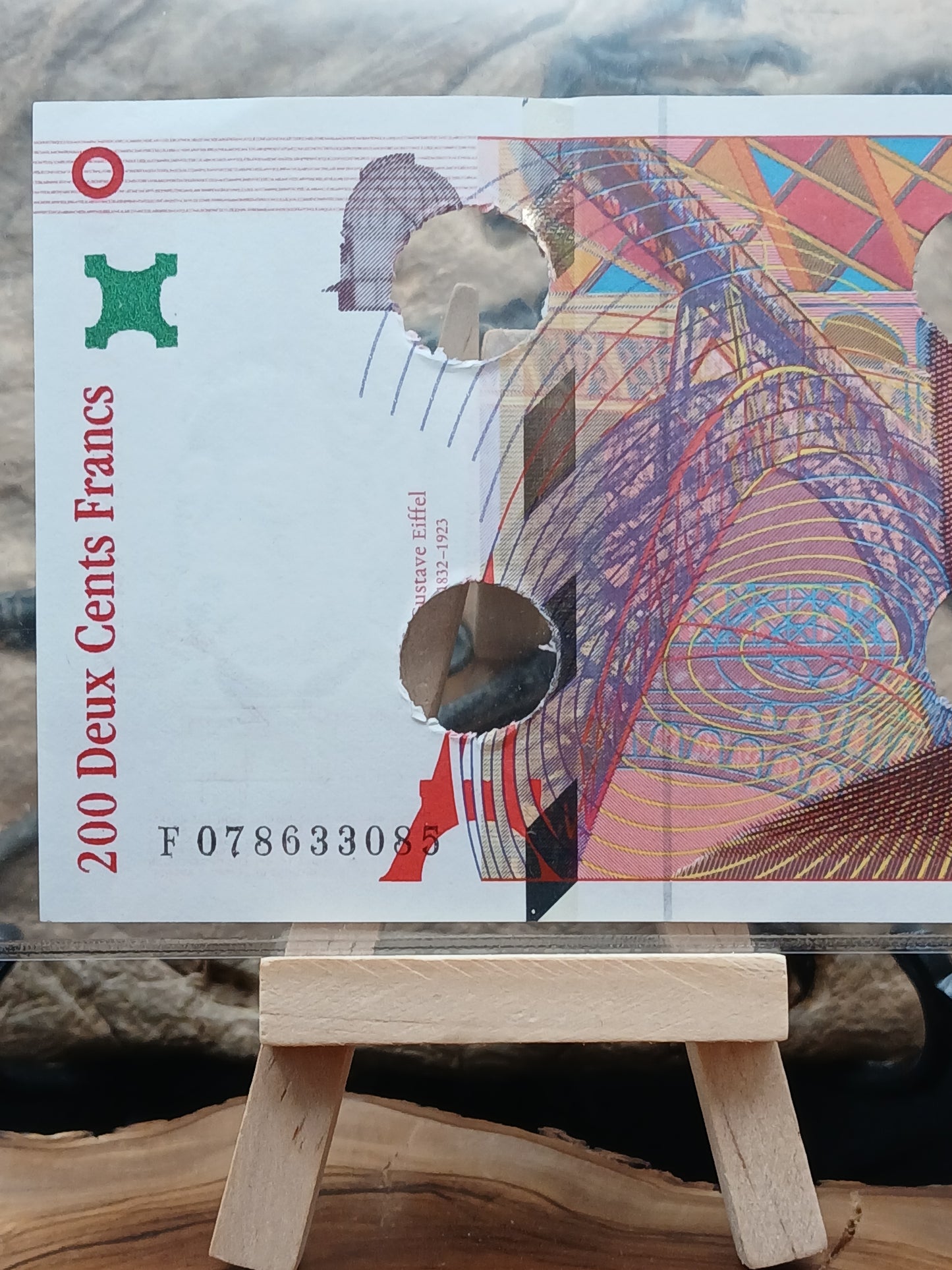 200 cents francs . France 1999