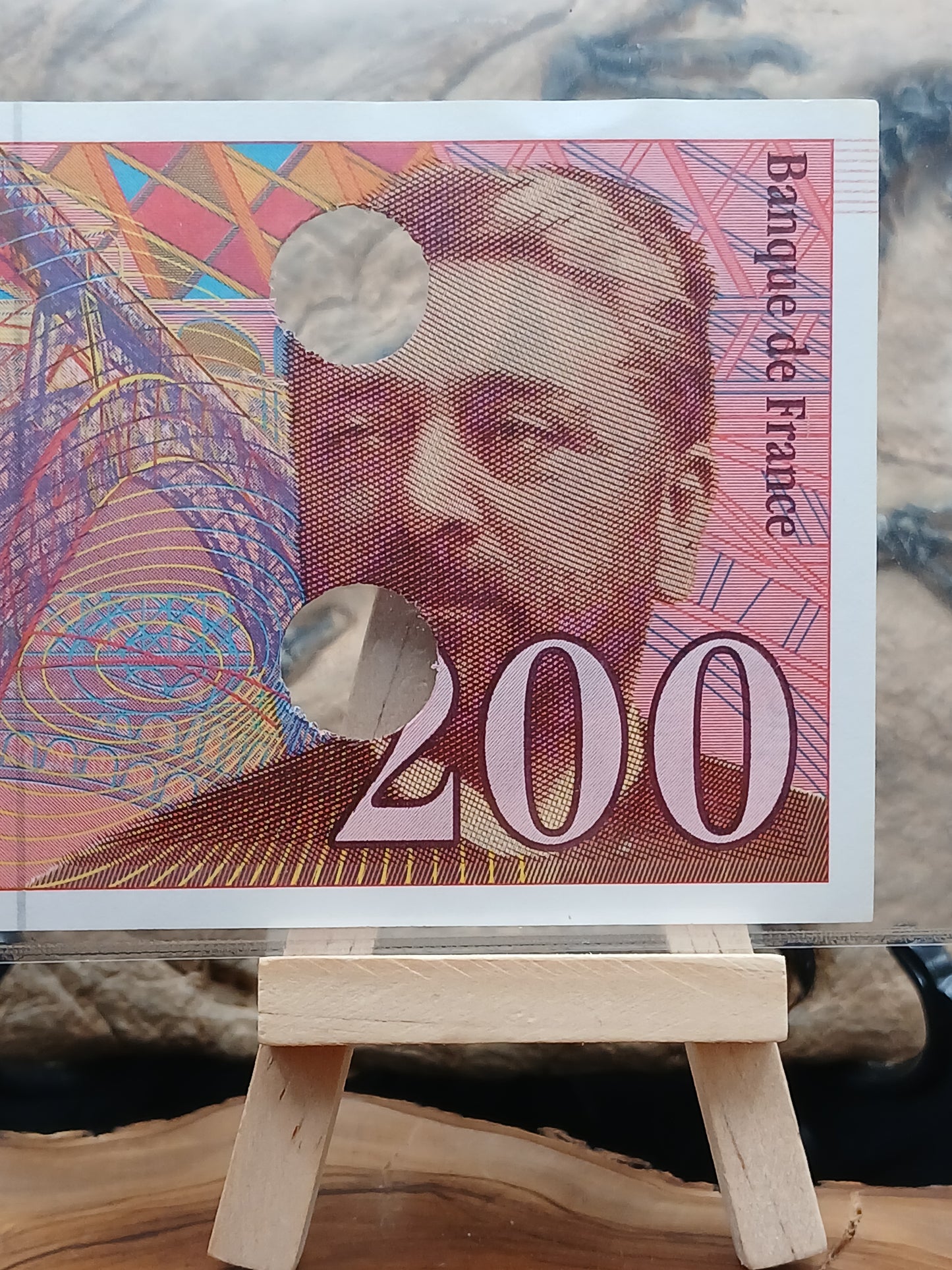 200 cents francs . France 1999